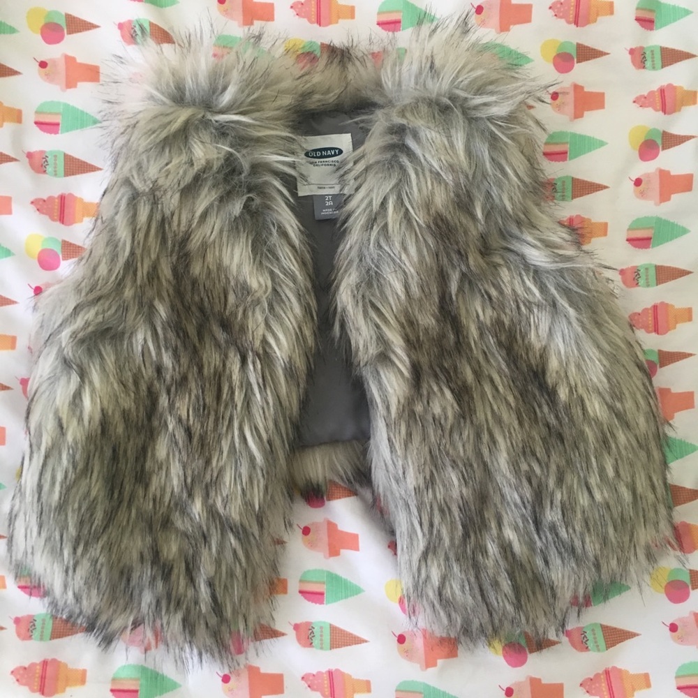 NWOT Old Navy faux fur vest toddler 2T